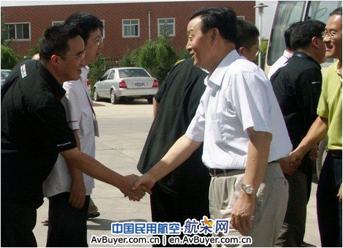 东航甘肃分公司领导高温慰问一线员工