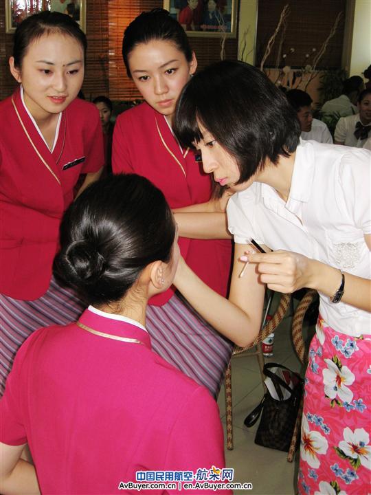 大韩航空与南航新疆分公司培训交流