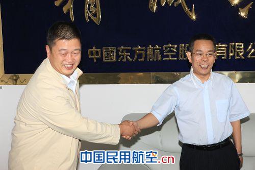 东航股份公司总经理马须伦一行来甘肃飞行部视察