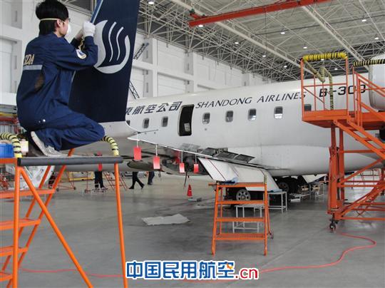 山航工程技术公司完成首架CRJ-200高级别定检