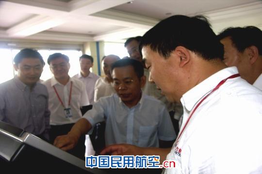 东航总经理马须伦看望慰问甘肃维修部干部职工