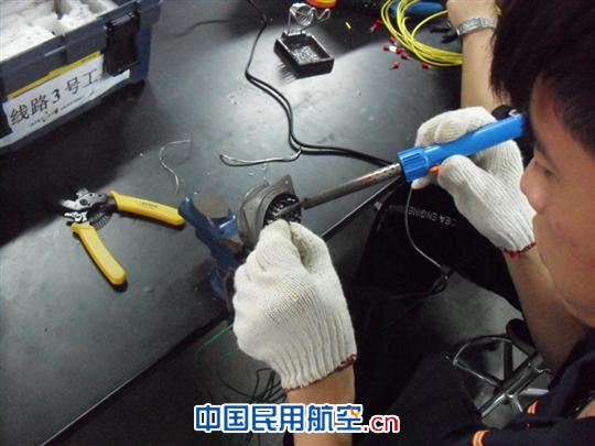 东航北京维修部对新员工进行岗位维修技能培训