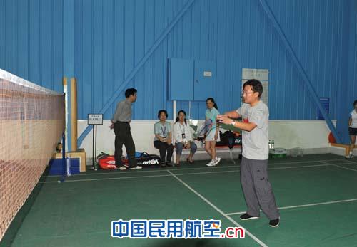 国航成都维修基地选拔员工参加集团羽毛球比赛