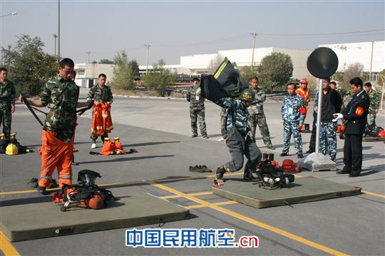 新疆机场消防业务技能比武12日圆满落下帷幕