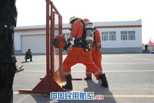 新疆机场消防业务技能比武12日圆满落下帷幕