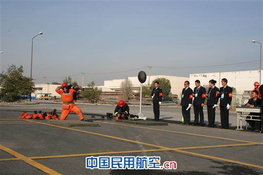 新疆机场消防业务技能比武12日圆满落下帷幕