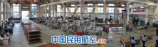 图一:图为经过精益布局后起落架车间。在这里生产计划和工作进度完全可视化,生产流程完全标准化,在保证产品质量的同时,起落架大修周期缩短了近30%。 Ameco召开“精益管理拉动MRO管理变革”峰会