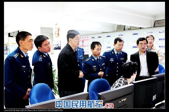 空军气象同行到华北空管局气象中心参观交流