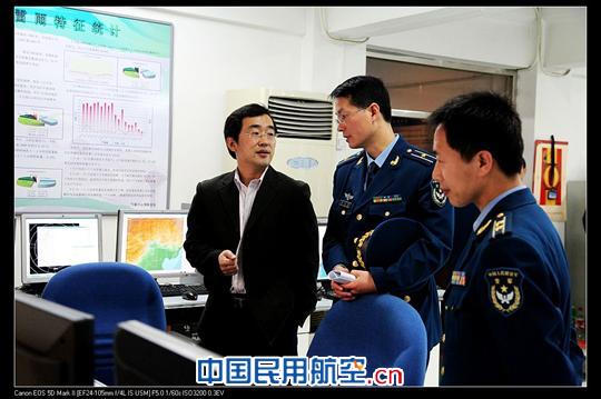 空军气象同行到华北空管局气象中心参观交流