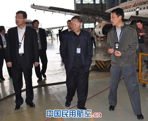 国资委监事会主席刘学良莅临国航成都基地视察