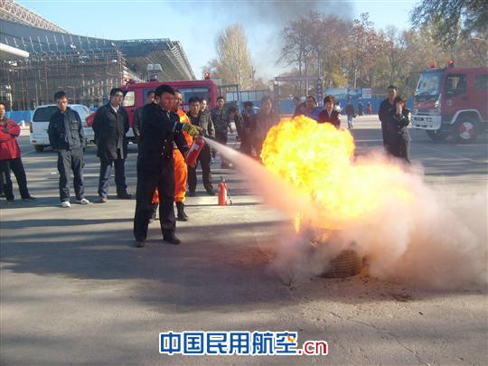 新疆伊宁机场组织开展“119消防宣传日”活动
