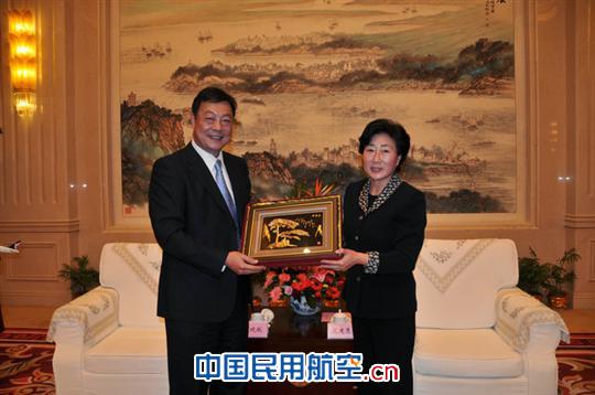 合肥—澳门首航签约仪式举行
