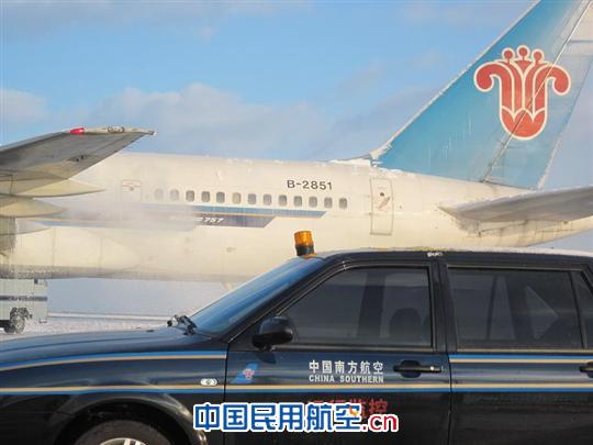 乌鲁木齐迎来第一场大雪 现场运行室积极应对