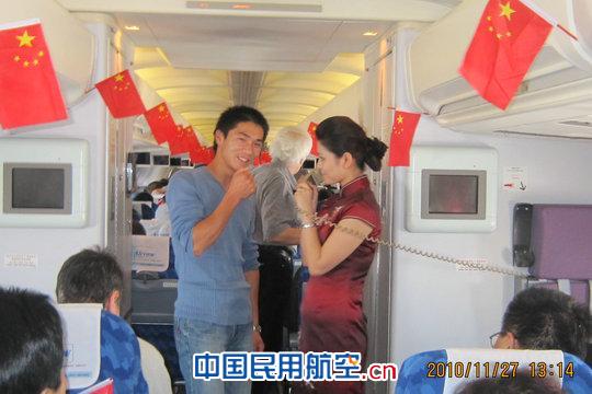 南航新疆乘务组有奖竞猜活动庆亚运会胜利闭幕