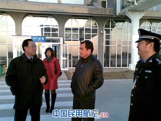 现场调研 南航新疆公司对克拉玛依备降场进行考察调研