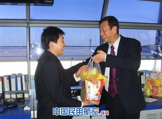 东航北京运控领导入冬深入一线 为职工送温暖