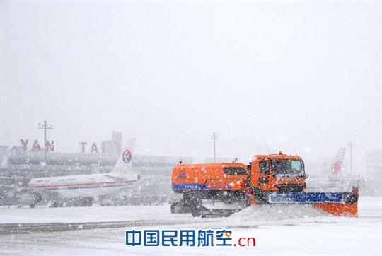行动迅速保障有力 烟台机场航班未受降雪影响