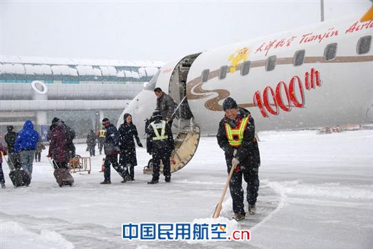 行动迅速保障有力 烟台机场航班未受降雪影响