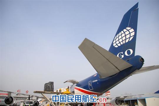 欧美同飞，烟台机场同时保障两架B747大型货机