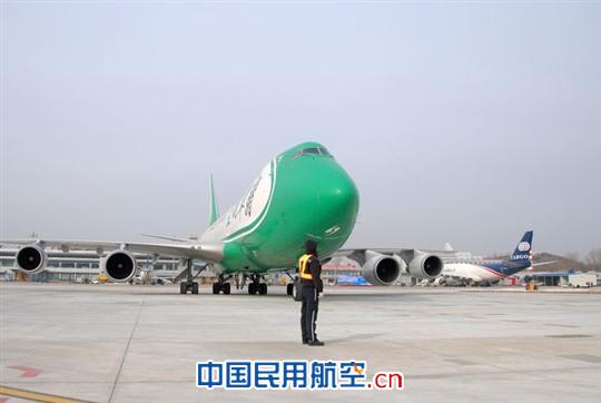 欧美同飞，烟台机场同时保障两架B747大型货机