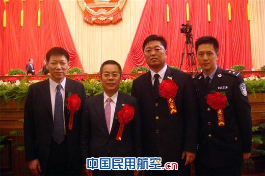 “世博先锋号”号长朱刚在人民大会堂接受表彰