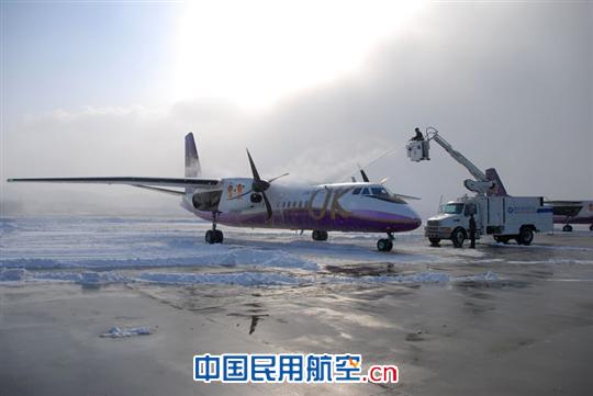 烟台机场全力奋战暴雪天气 保障旅客顺利出行