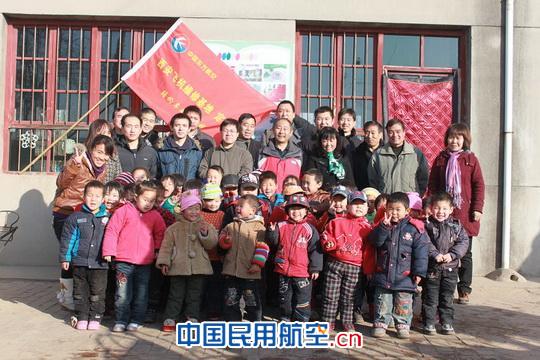 东航西安定检机务开展“爱在东航”公益活动