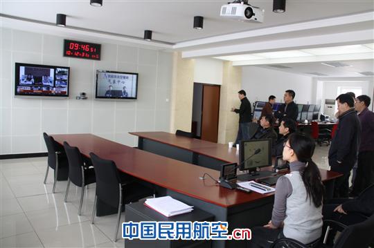 东北空管局局长陈松林在元旦前夕慰问气象中心