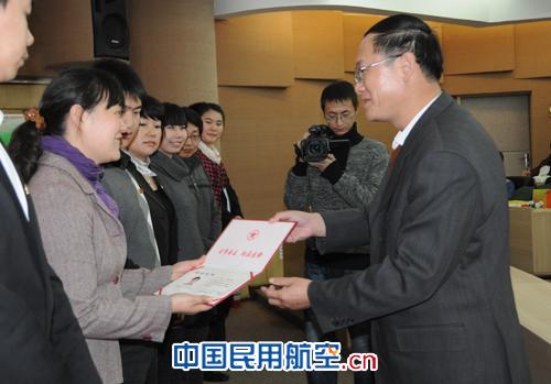 国航工程技术分公司新闻培训班在中央团校结训