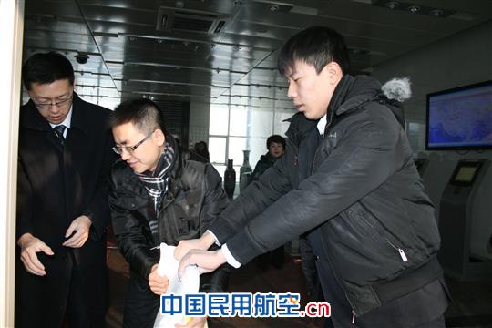 289份新年礼物传递南航新疆公司工会关爱情