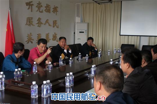 三亚空管副站长一行慰问驻军 共话春运飞行安全