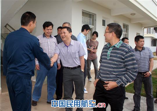 三亚空管副站长一行慰问驻军 共话春运飞行安全