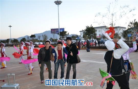大理机场开展春节特色服务活动 营造欢乐氛围