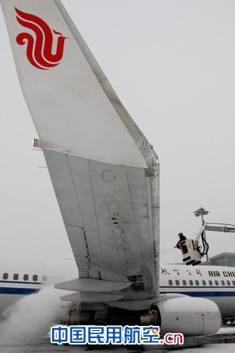 不辞冰雪为高飞：国航天津机务人春运写真