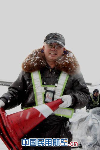 不辞冰雪为高飞：国航天津机务人春运写真