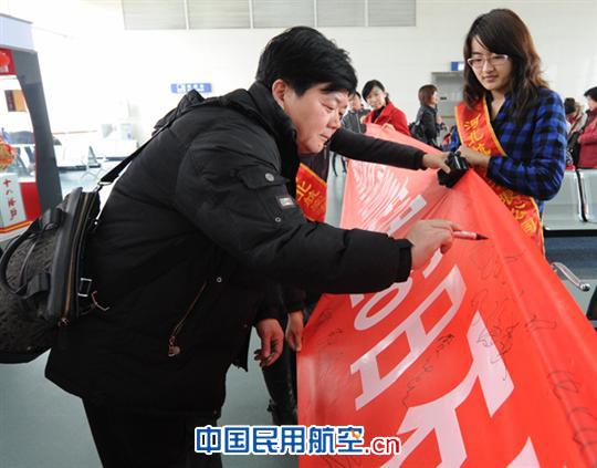 河北航空公司庆祝石家庄=重庆=昆明航线首航