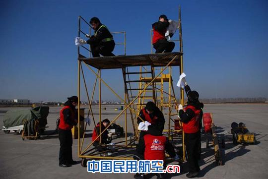 东航山西维修部团委组织 青春与雷锋精神同行