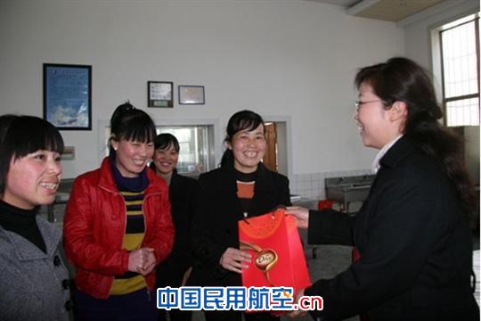 欢声笑语 共庆节日