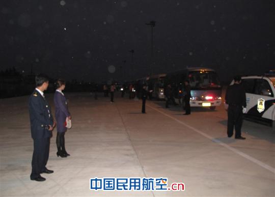 德宏芒市机场全力保障抗震救灾运输工作