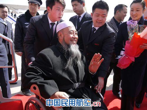 东航甘肃分公司圆满完成“两会”代表运输任务