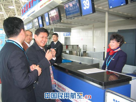 东航山东党委副书记丁欣济南检查指导工作