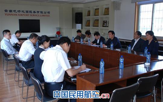 云南省国资委副书记温剑到云南机场地服调研