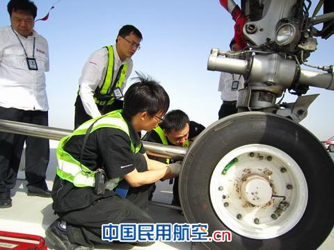 东航西北举行模拟飞机冲出跑道综合应急演练