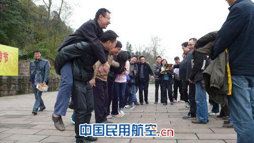 民航二所物流技术分公司开展春游登山活动