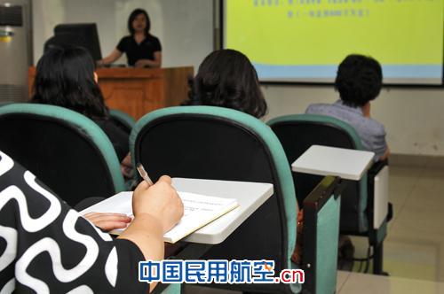 国航成都维修基地举办2011年骨干通讯员培训班