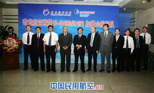 两架波音737飞机加盟山航 在济南完成客舱改装