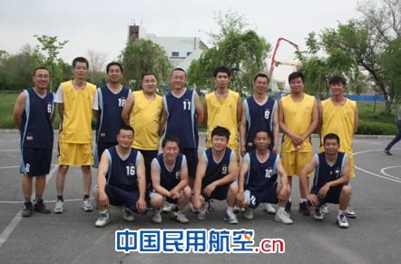 南航新疆货运邀代理人举办篮球友谊赛