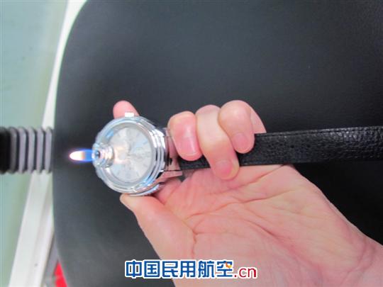 昆明机场安全检查站查获手表式打火机