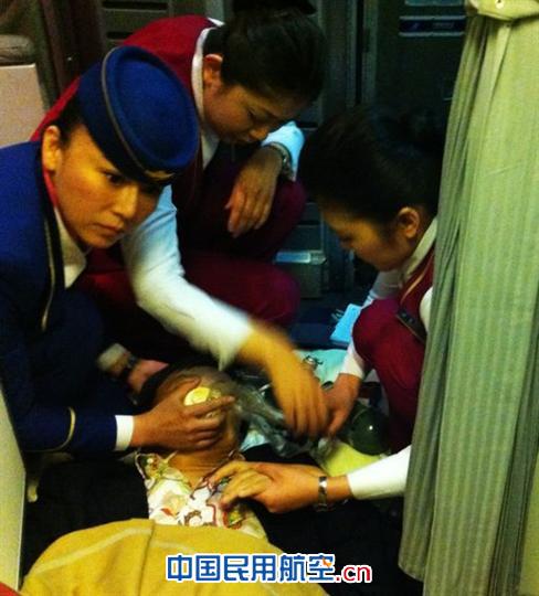 南航机组机上急救 劫后重生旅客