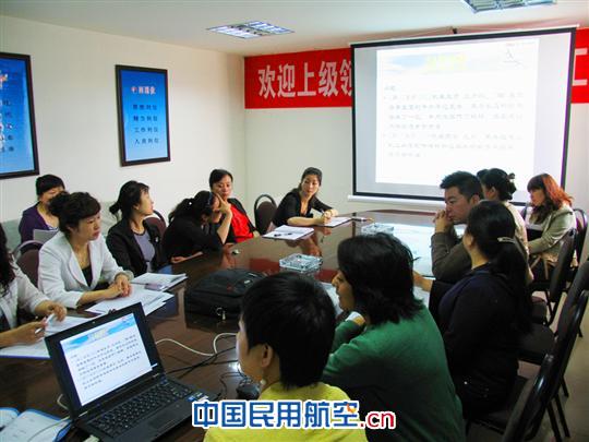 东航甘肃客舱部利用多媒体改变周讲评会形式